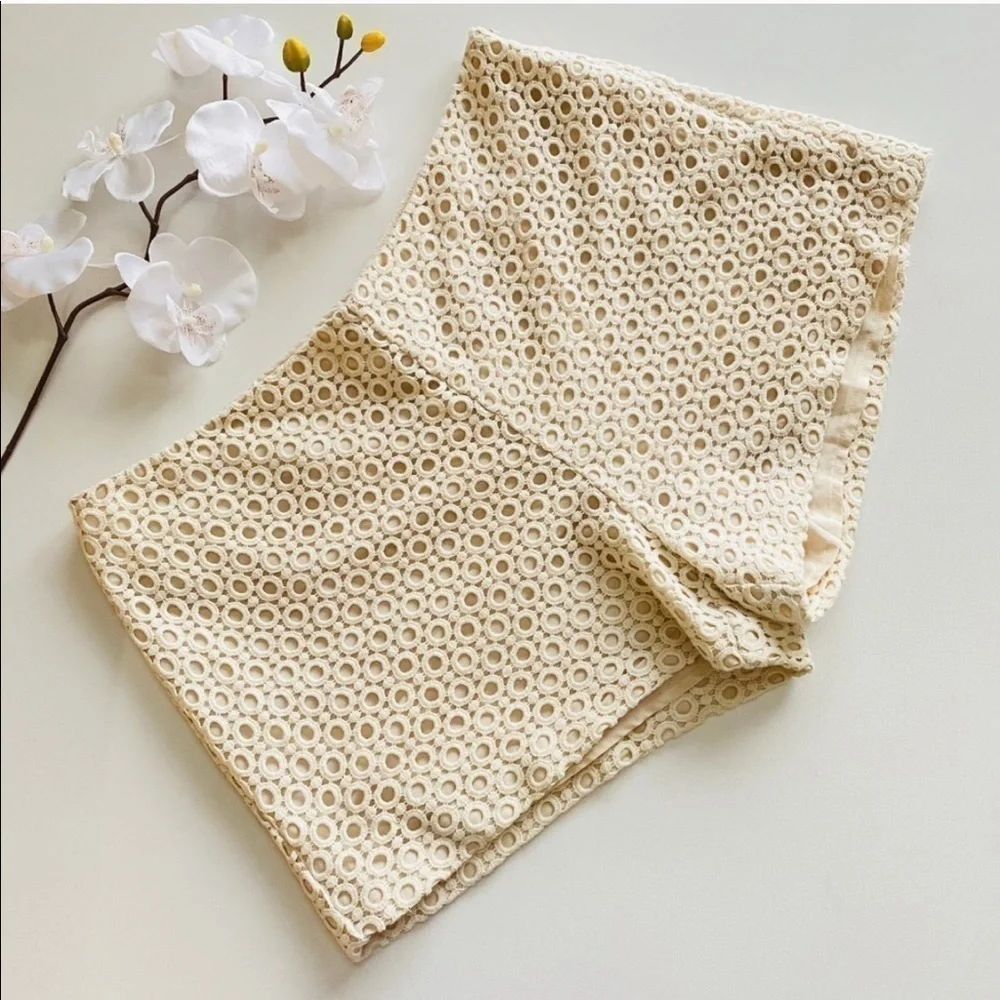 Banana Republic Cream Eyelet Lace Shorts